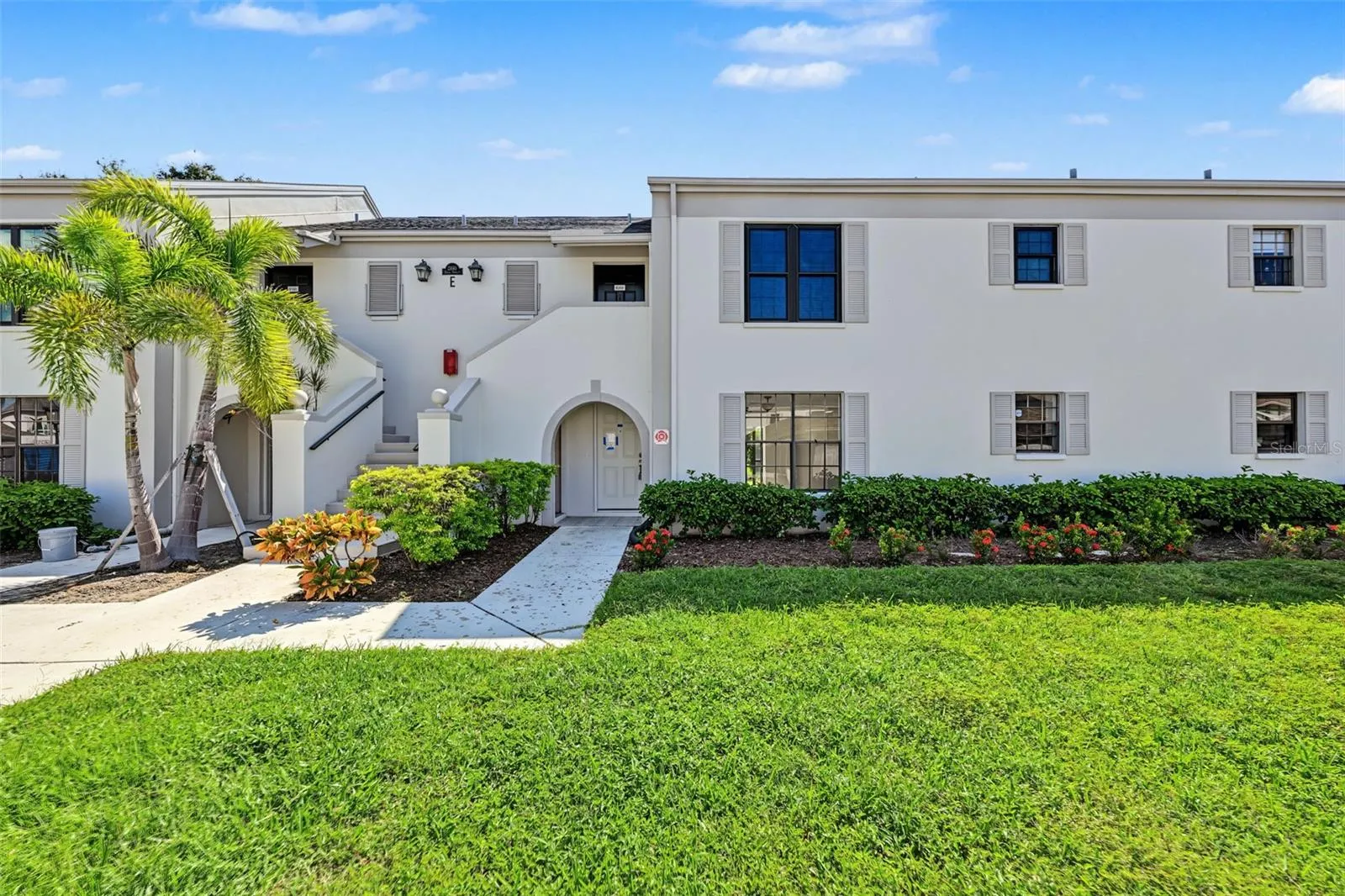 Welcome to 2460 Heron Terrace #E102 in the highly desirable community of Feather Sound - Bordeaux Village!