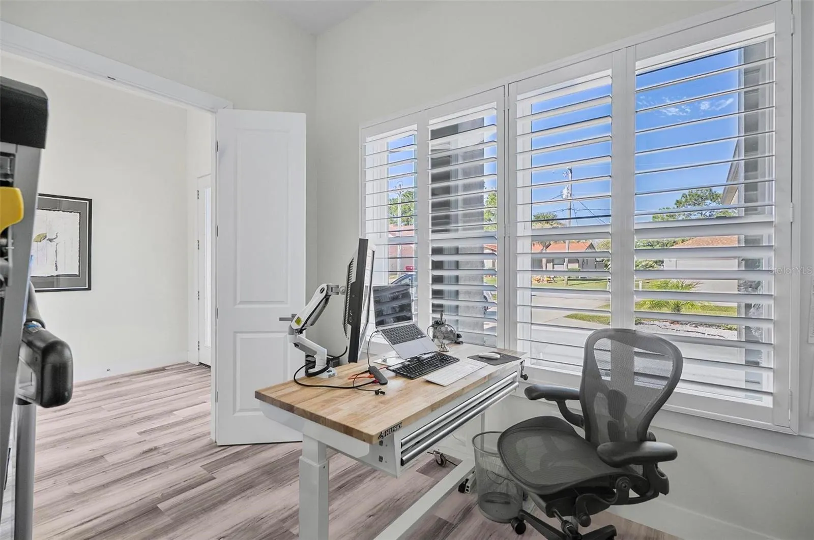 NATURAL LIGHTED OFFICE SPACE
