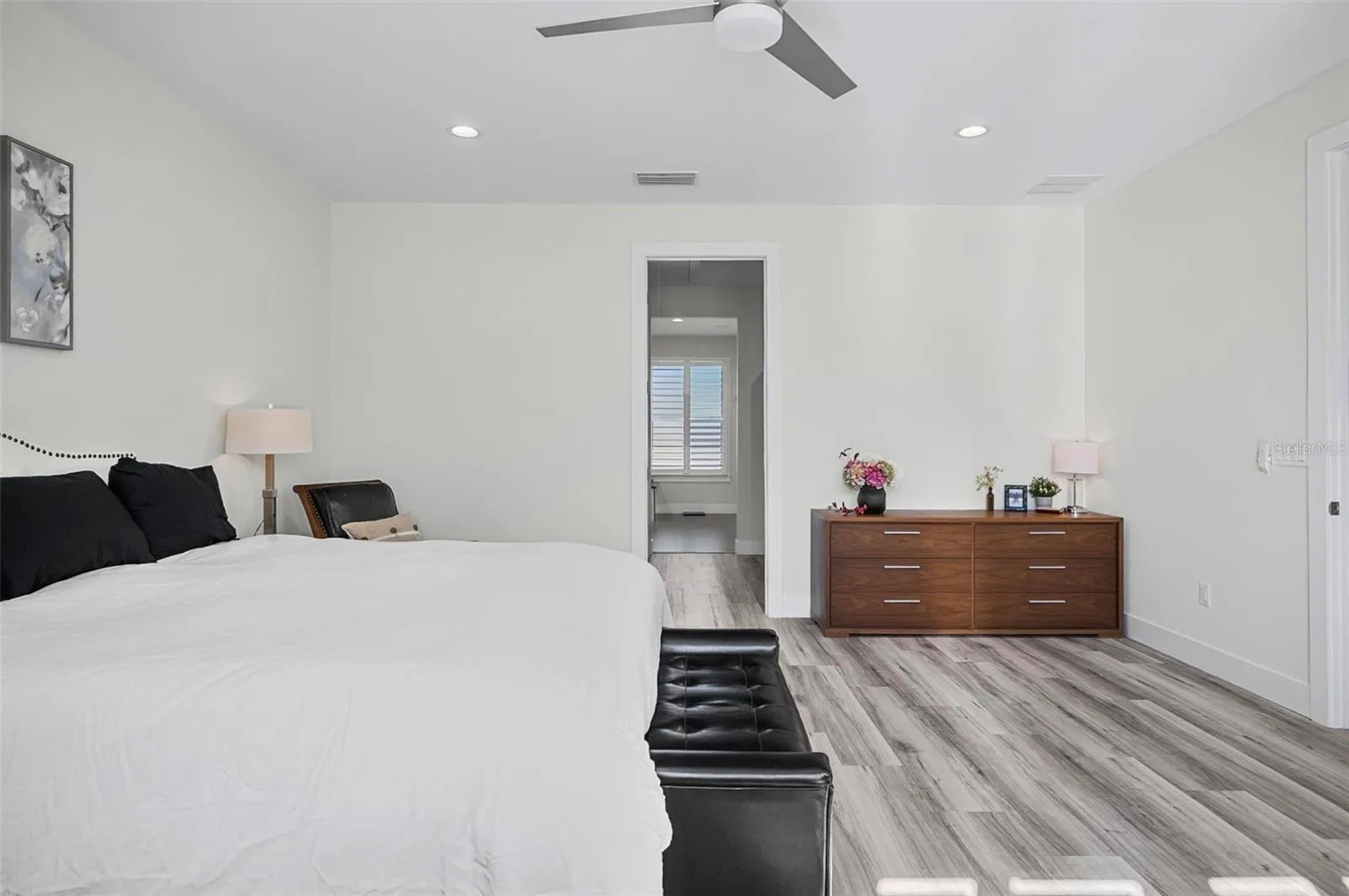 PRIMARY EN SUITE INCLUDES HUGE CLOSET AND BATHROOM