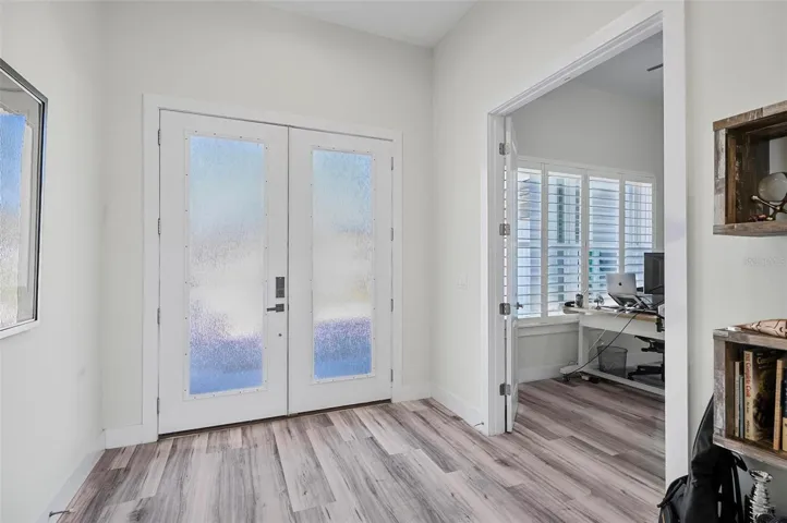 LARGE FOYER