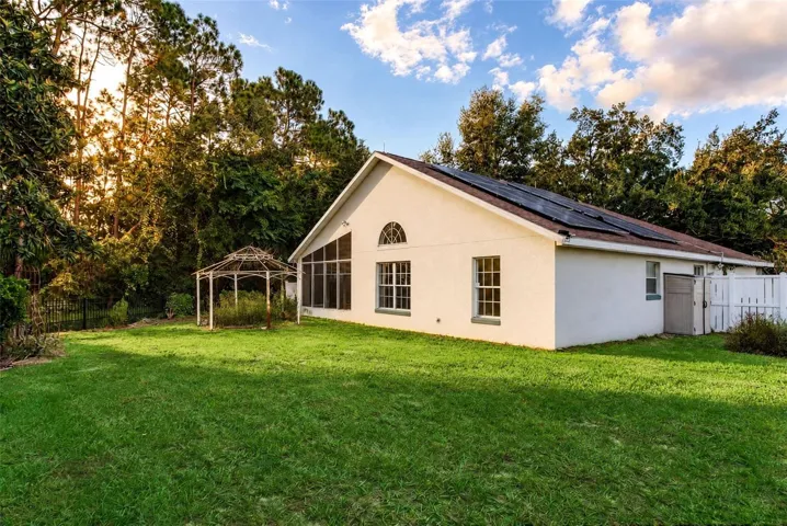 Spacious Backyard, Endless Possibilities!