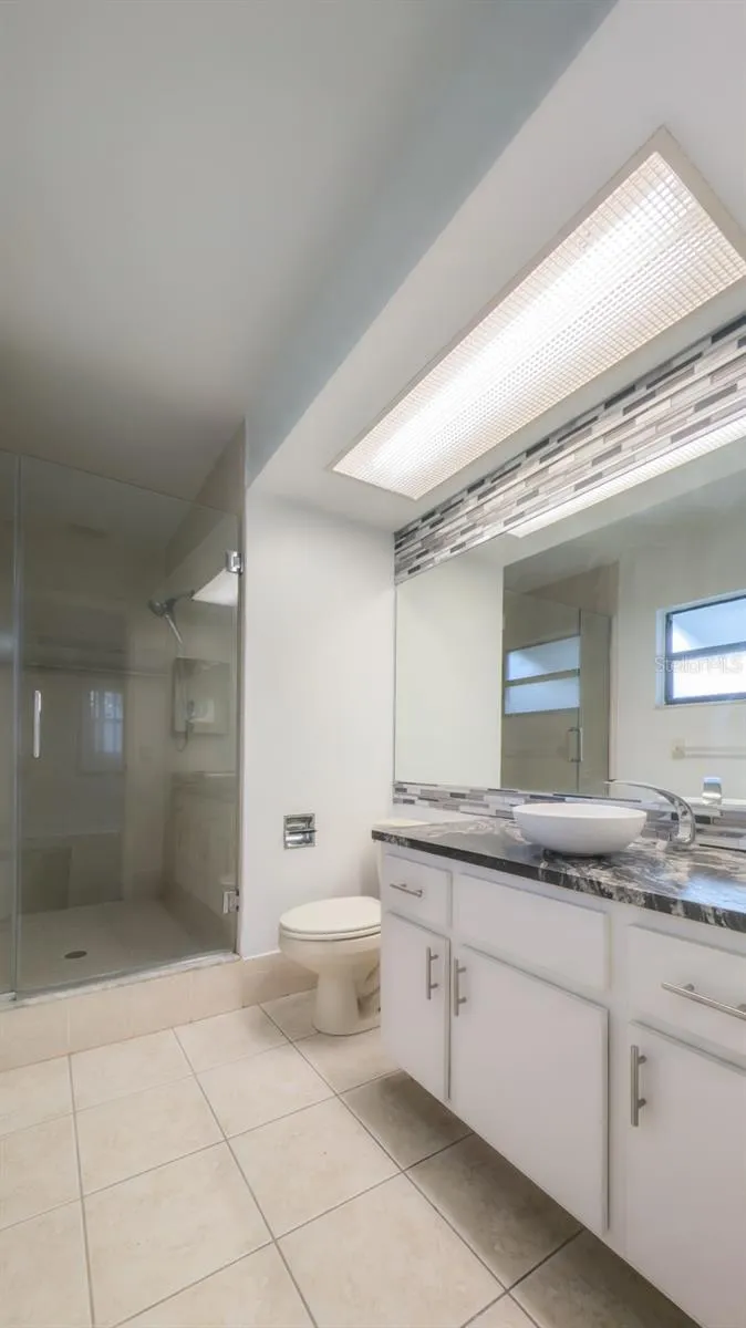 Private bath off master bedroom