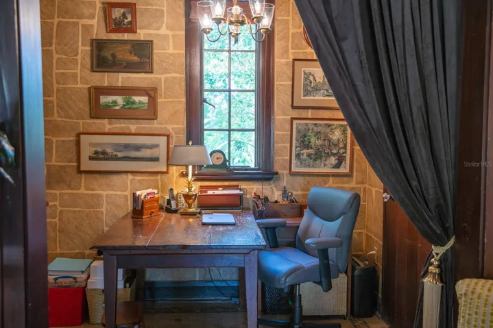 Office off of living room (salon).