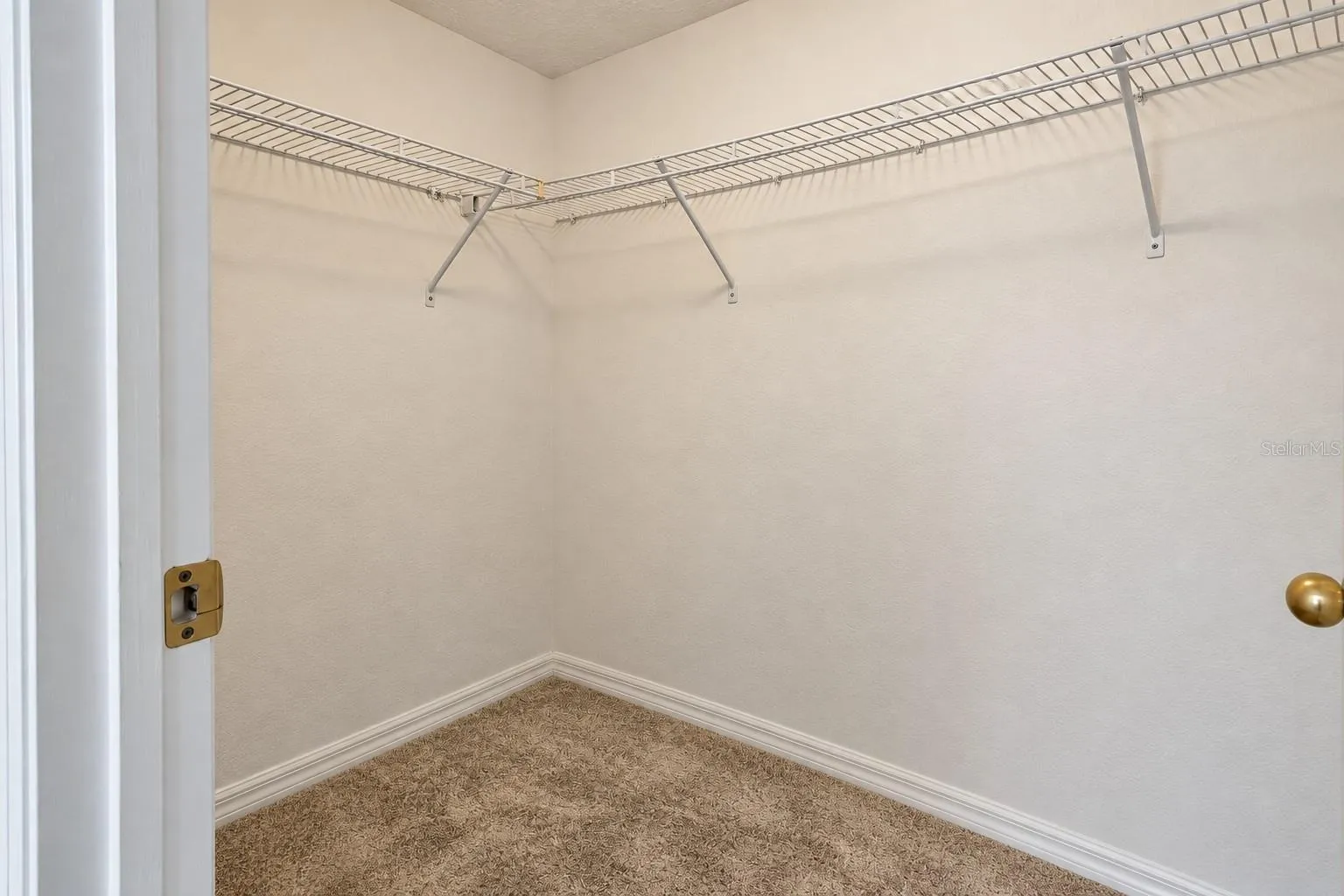 WALK IN CLOSET BEDROOM 2