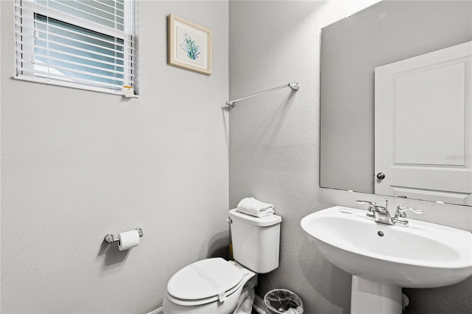 Half bathroom by the entrance