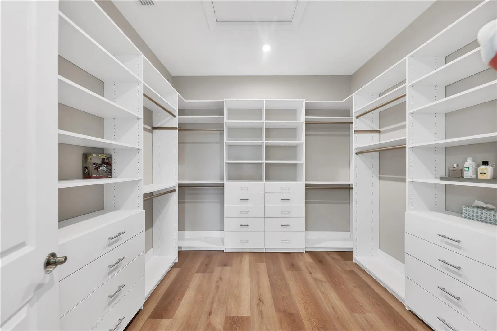 Incredible Walk In Closet