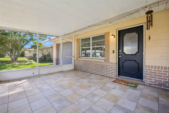 Front Lanai - 14.9 x 11.6 - screened and spacious!