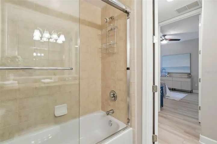 Bath/shower in guest bathroom