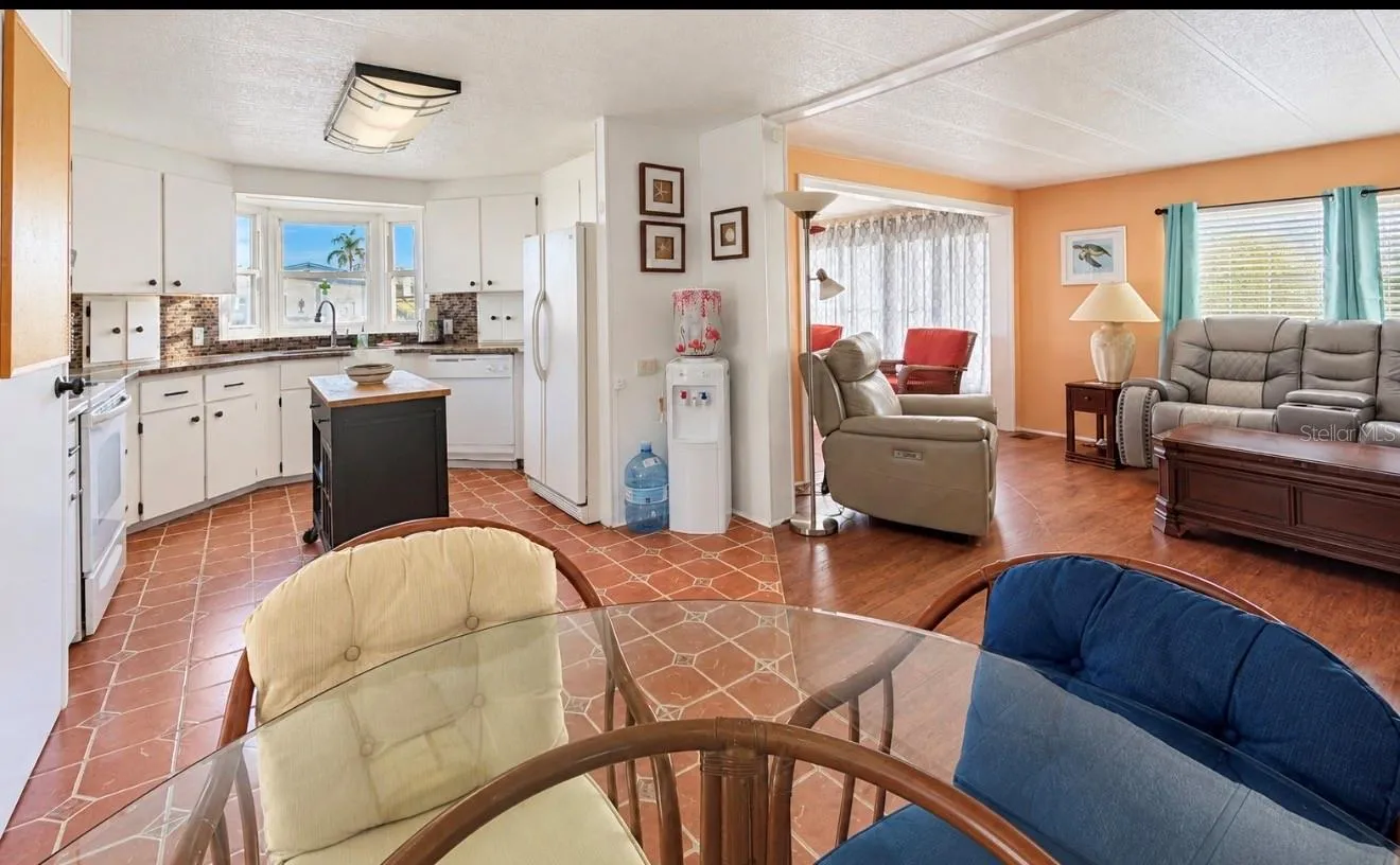 Kitchen and Glorida room