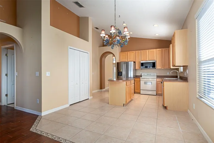 Kitchen & Dinette