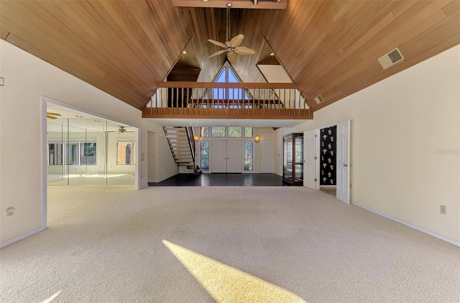 Living Room/Foyer