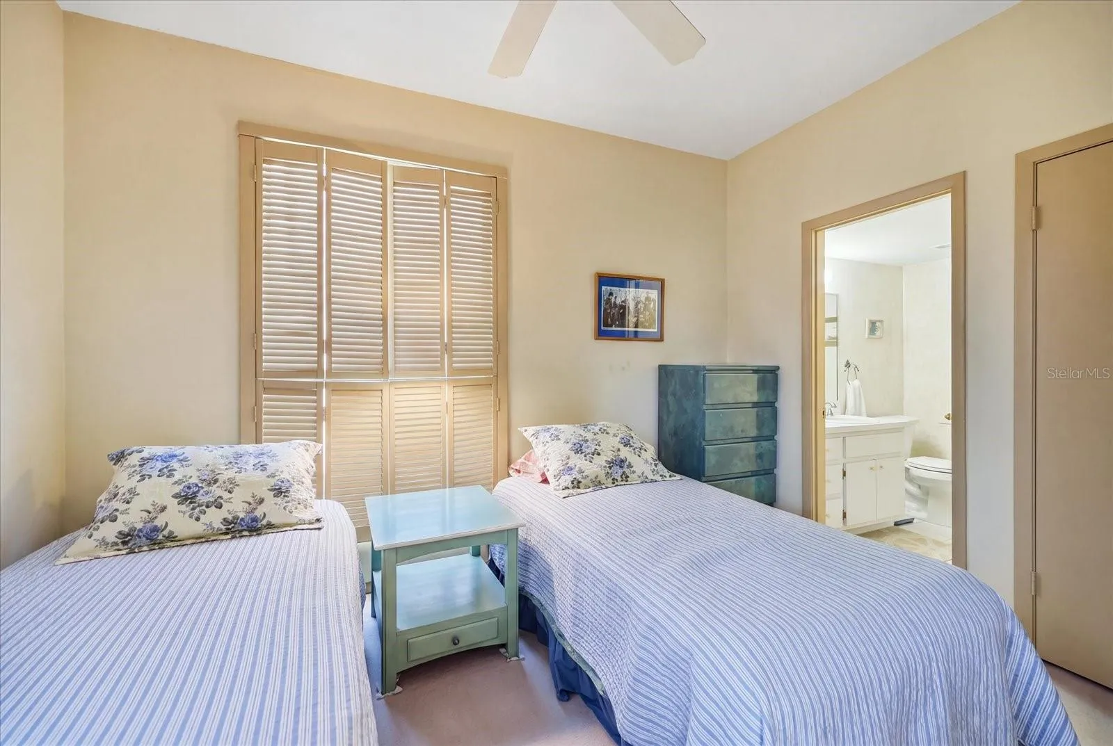 Guest bedroom with ensuite bathroom