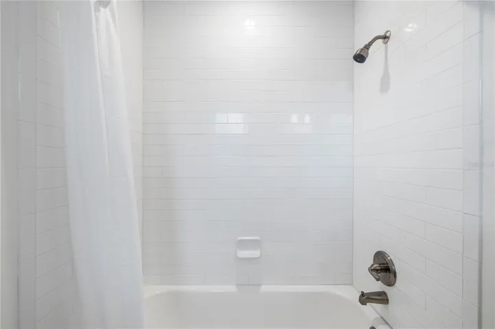 Primary Shower/Tub