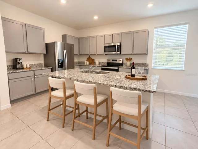 Spacious island, great for entertaining