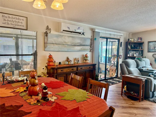 Living Rm/Dining Rm Combination