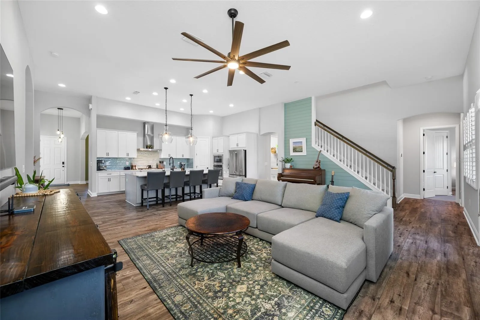 Grand Room with 12 foot ceilings