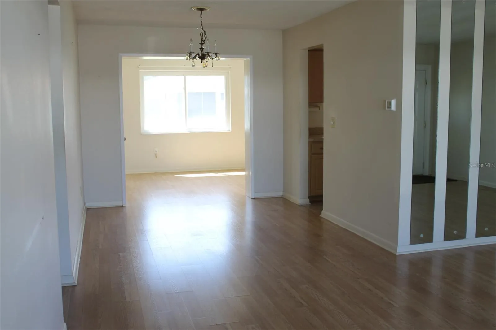 Dining Area Viewed from Living Rm