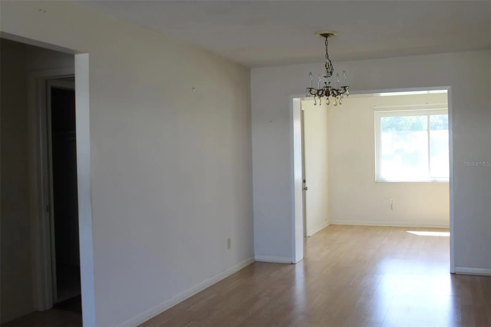Dining Area Viewed from Living Rm