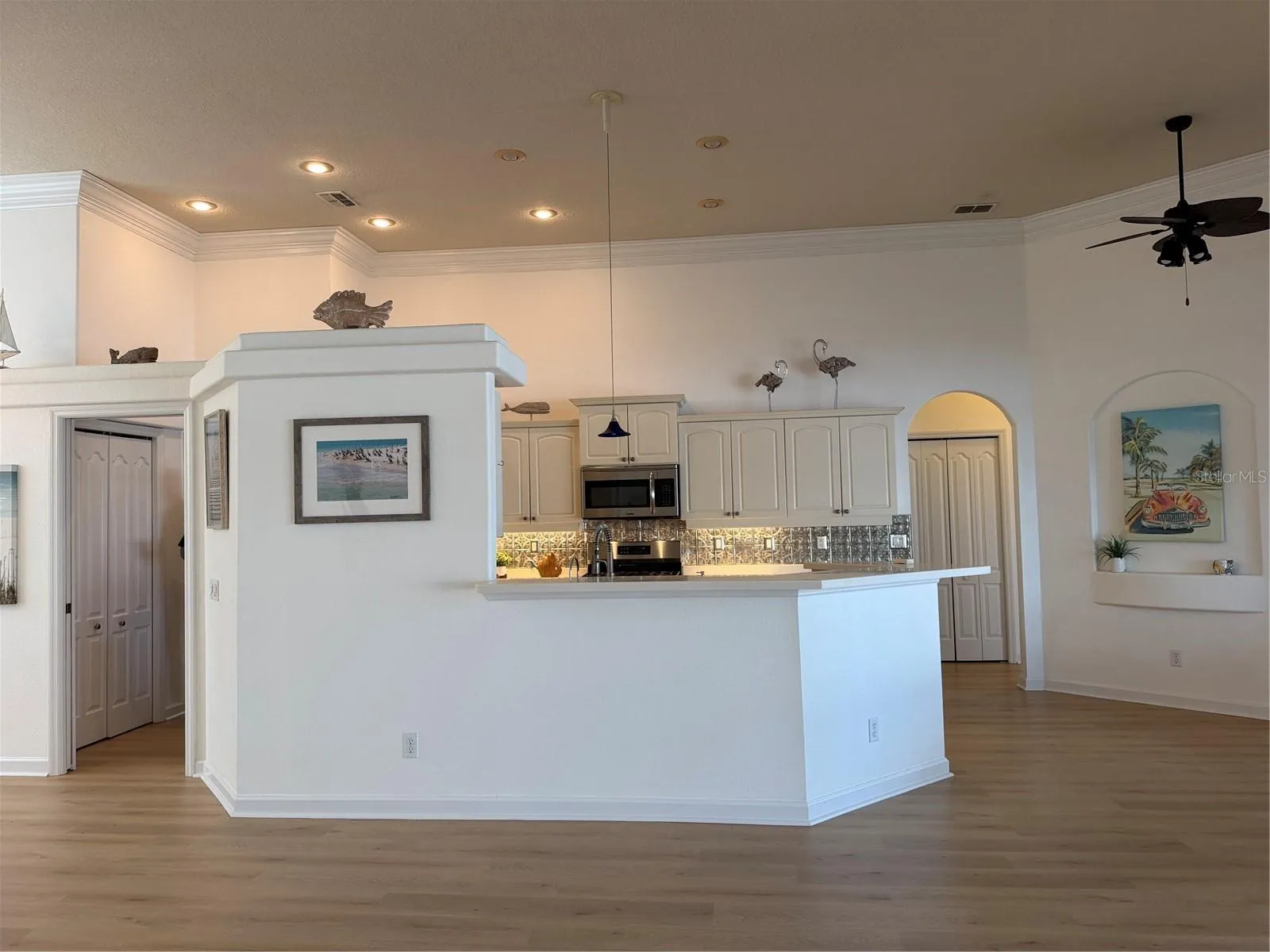 Breakfast nook at the right of the kitchen