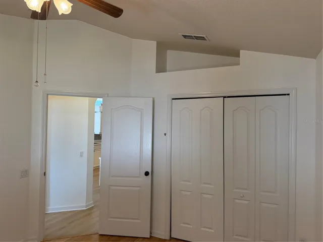 Ceiling fan with light kit