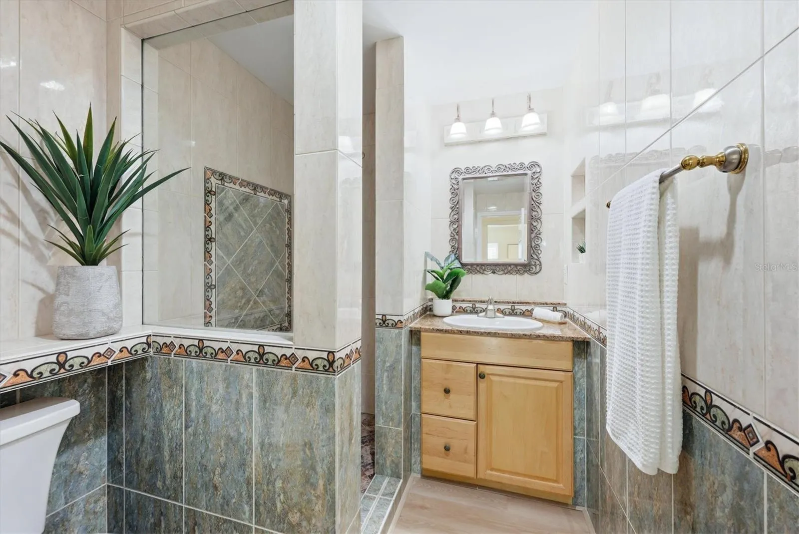 2nd Bathroom