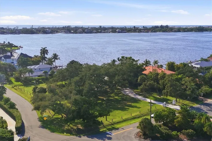 Coral Cove Park with boat ramp