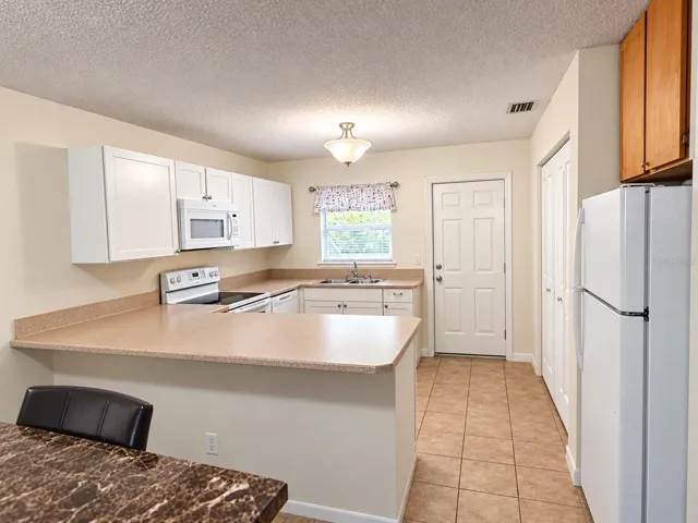 942 kitchen