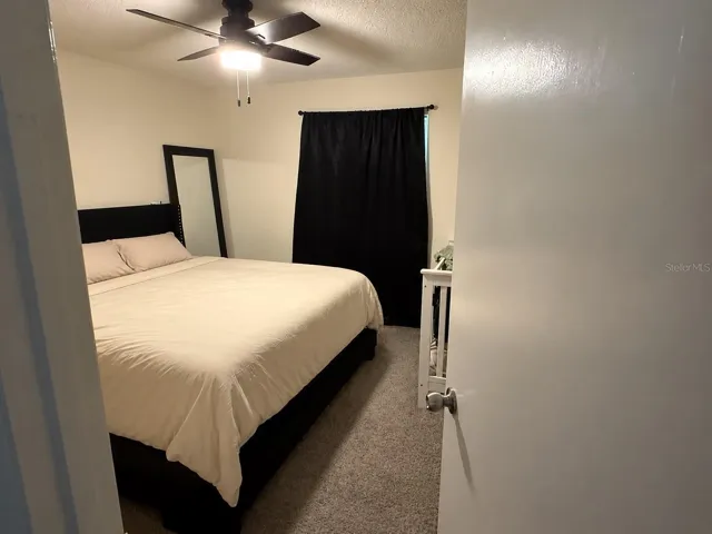 942 Bedroom