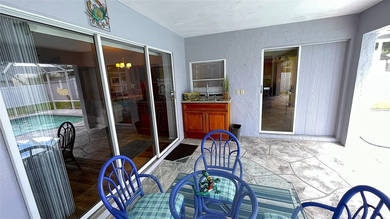 Wet bar on Lanai