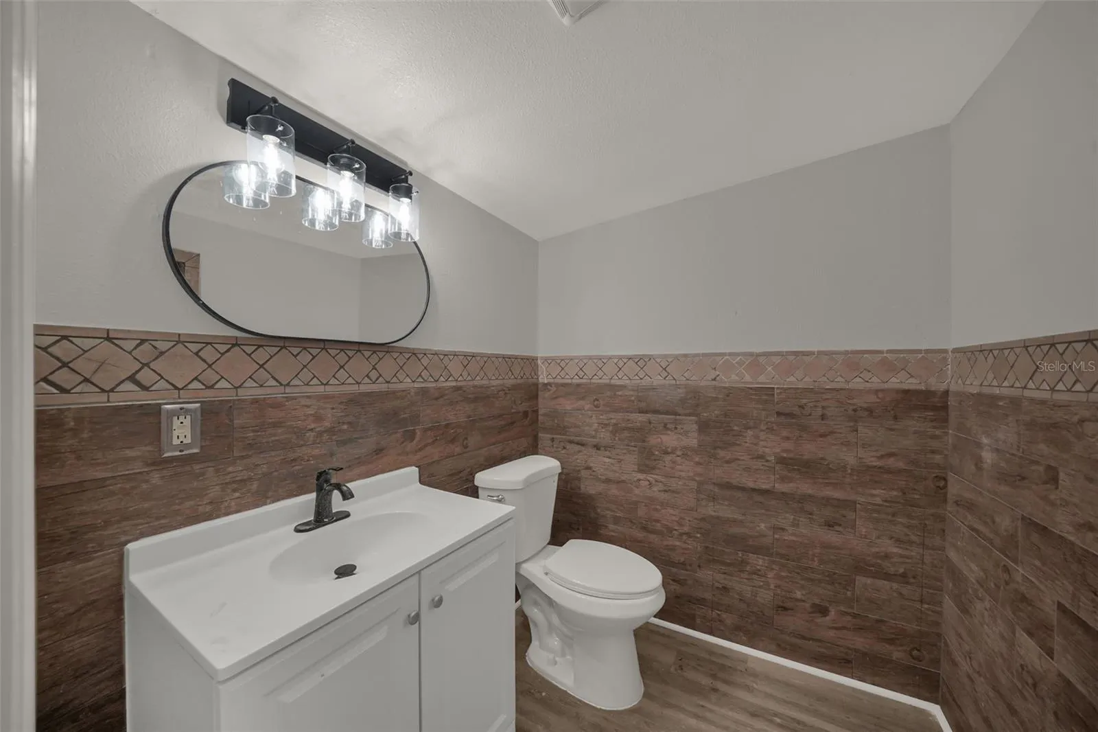Bathroom 2 - Guest Full Bath