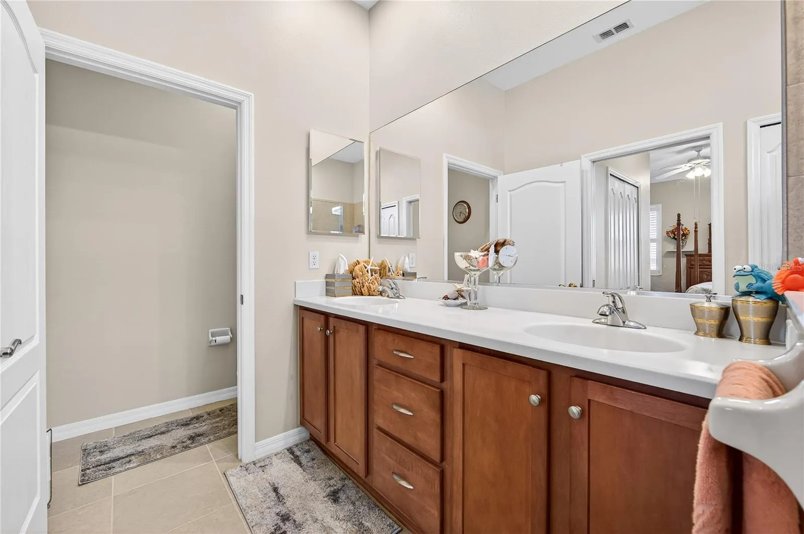 Primary water closet