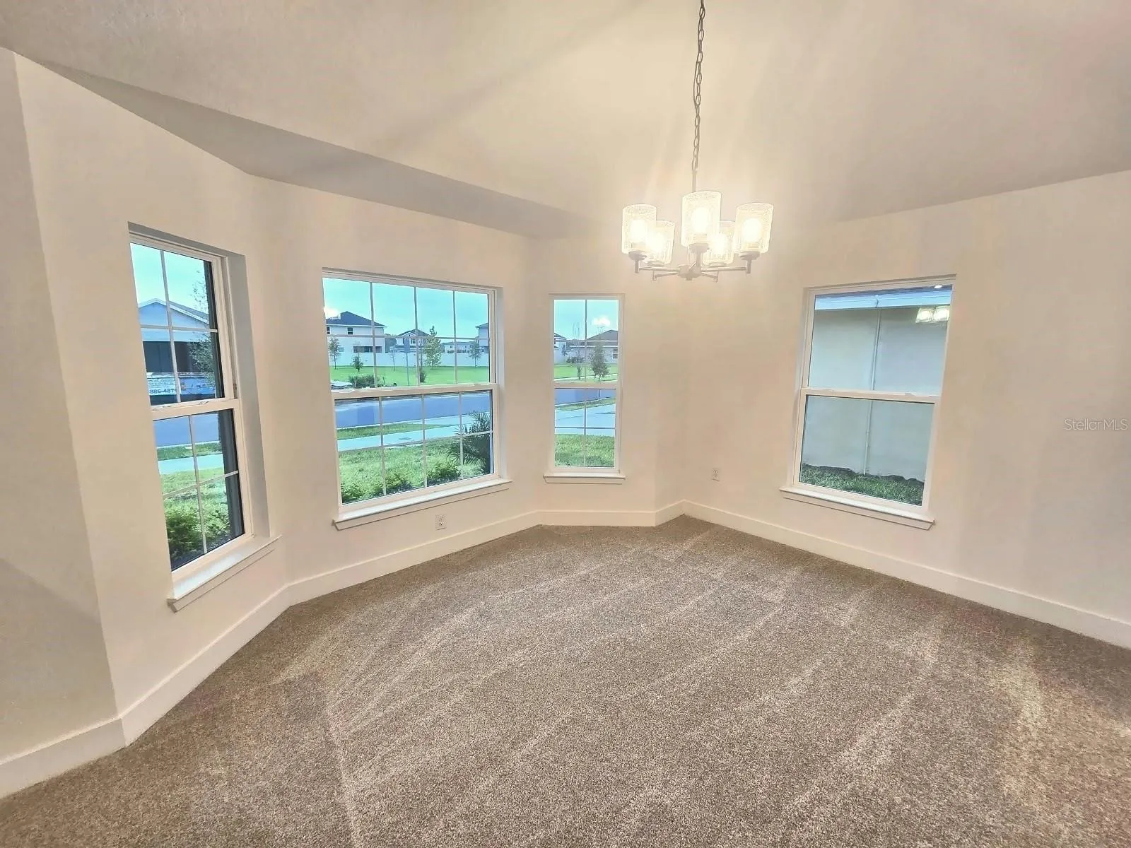 Dining room with bay windows