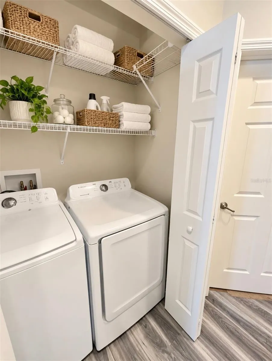 Laundry virtually decorated