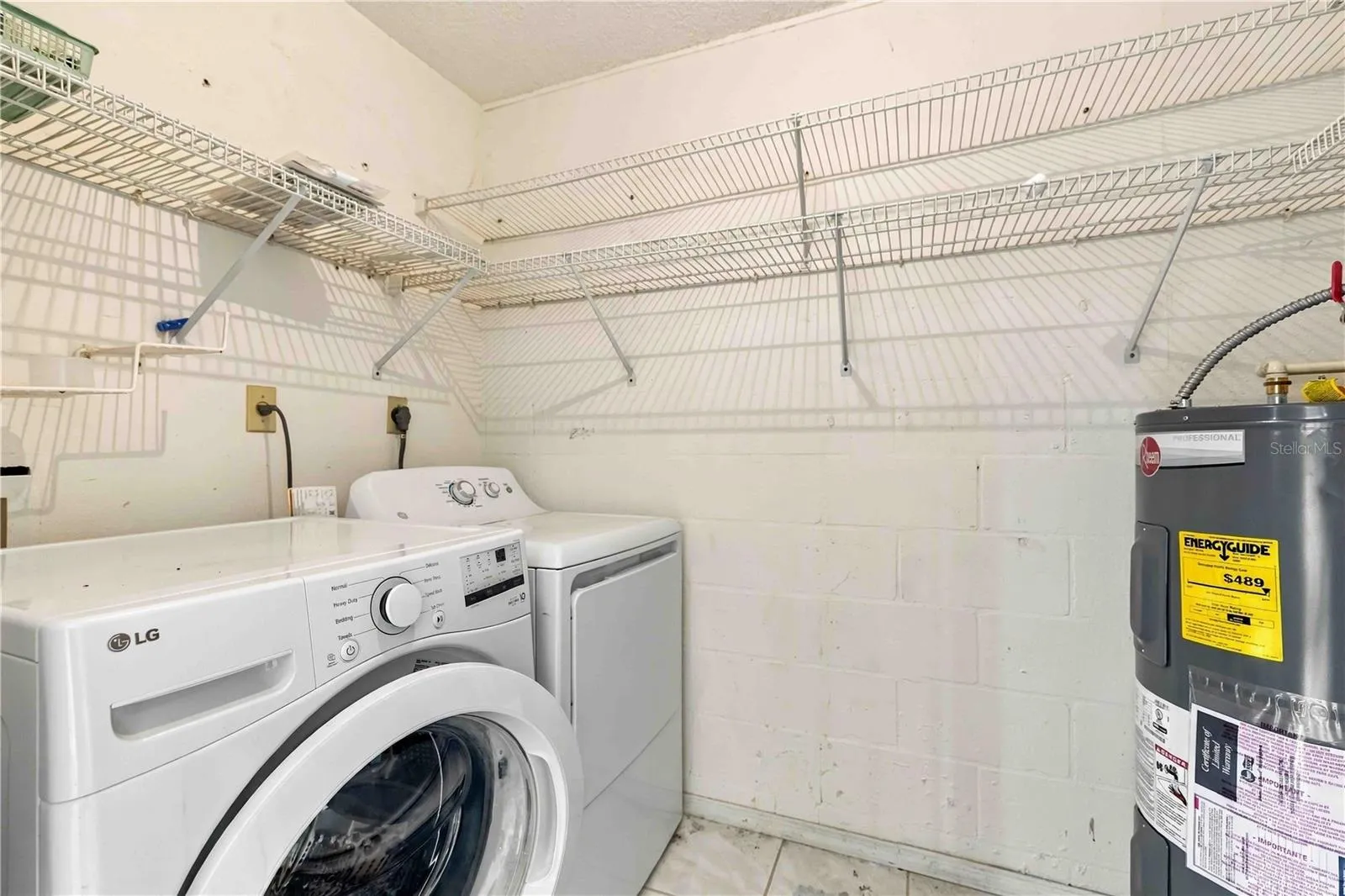 washer/dryer - utility room