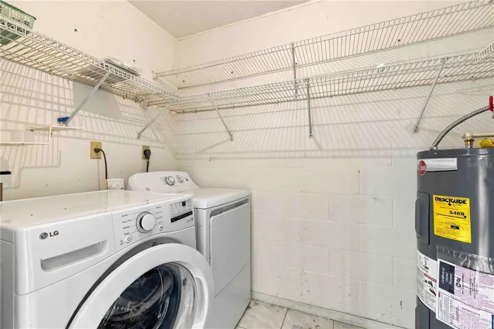 washer/dryer - utility room