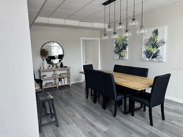 CLUB KITCH Table