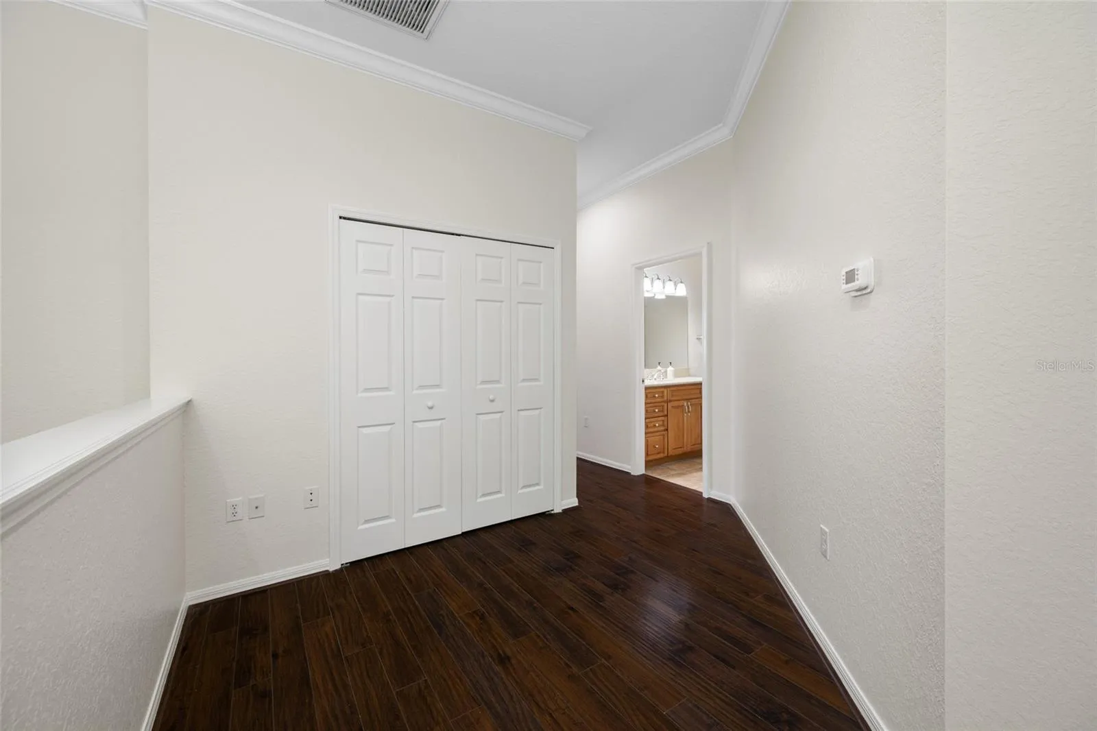 Upstairs Loft - Great For Open Office Concept!