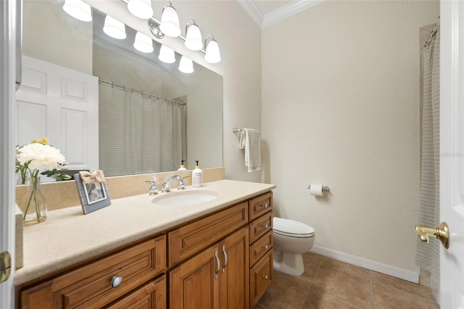 Hall Bath - For Guest Rooms!