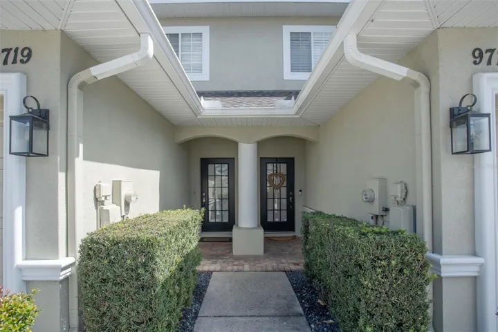 Covered Front Entry w/Pavers!