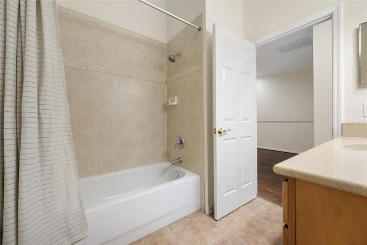 Hall Bath - Tub w/Shower!