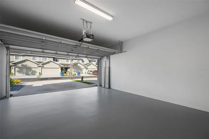 Automatic Garage Door Opener w/Remote!