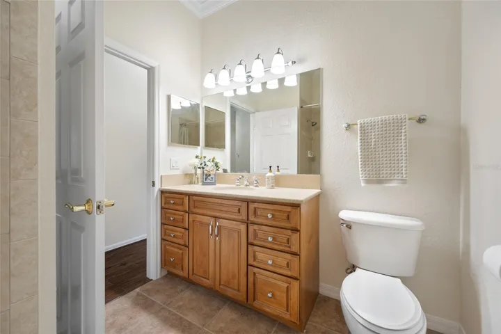 High Ceiling & Crown Molding!
