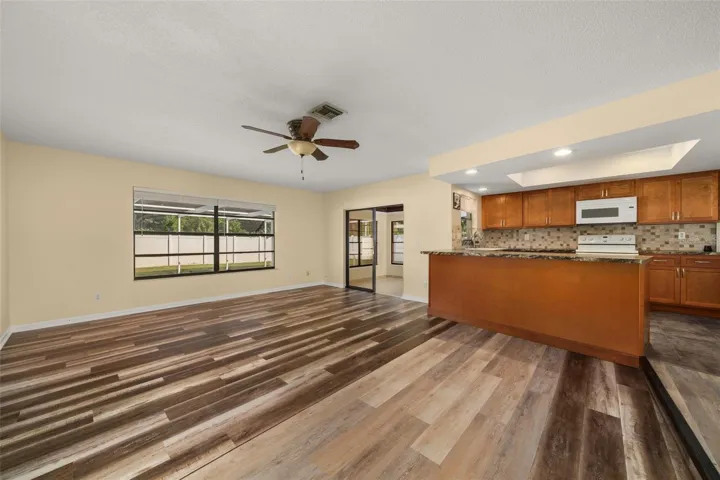 Living Room/Kitchen