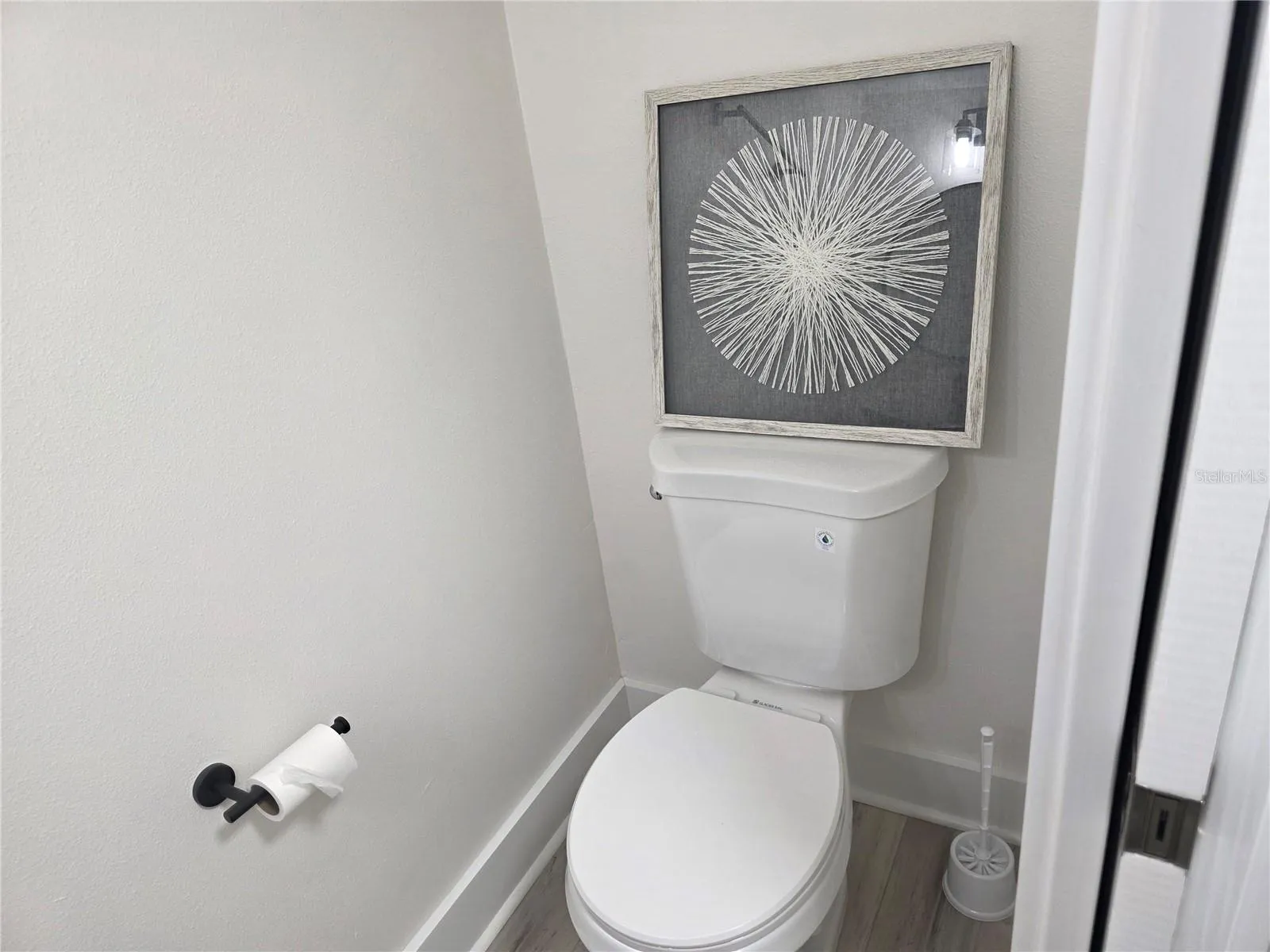 Guest 1/2 bath