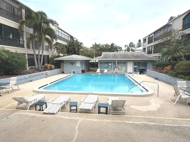 Amazing Pool with Clubhouse