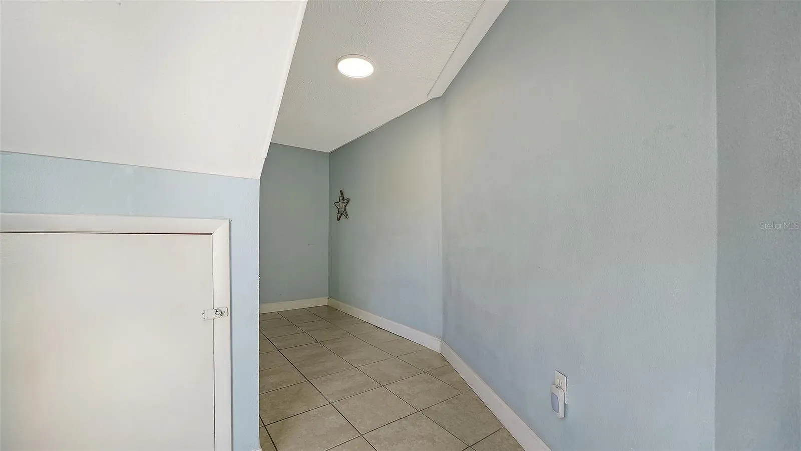 Unit A, Entry Hallway.