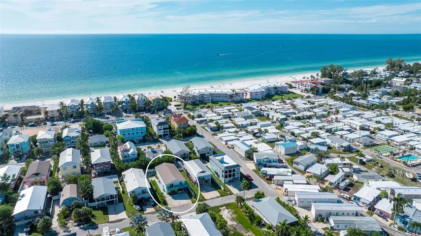 Less than three blocks to the Gulf and beach.