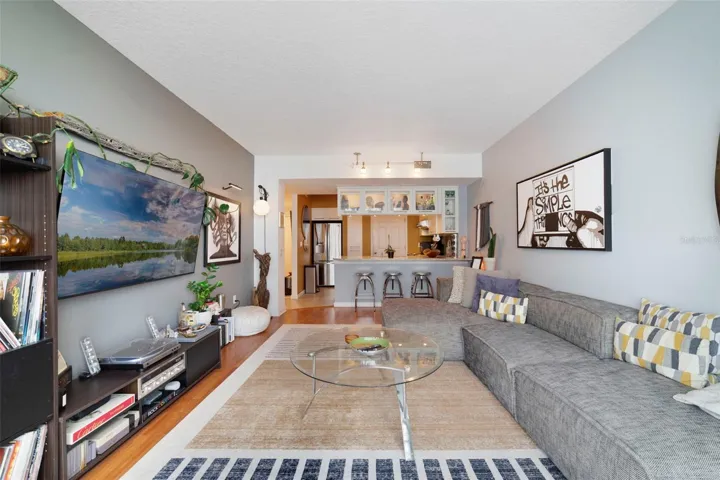 Living Room - Image 3