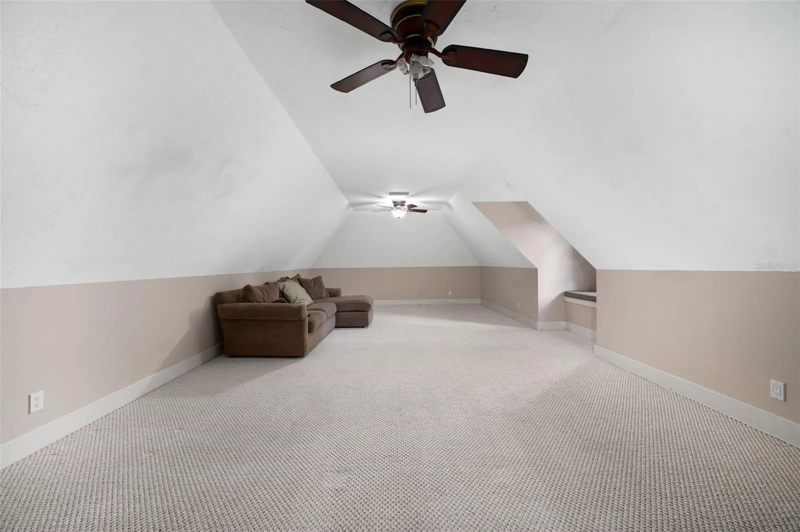 Large bonus room