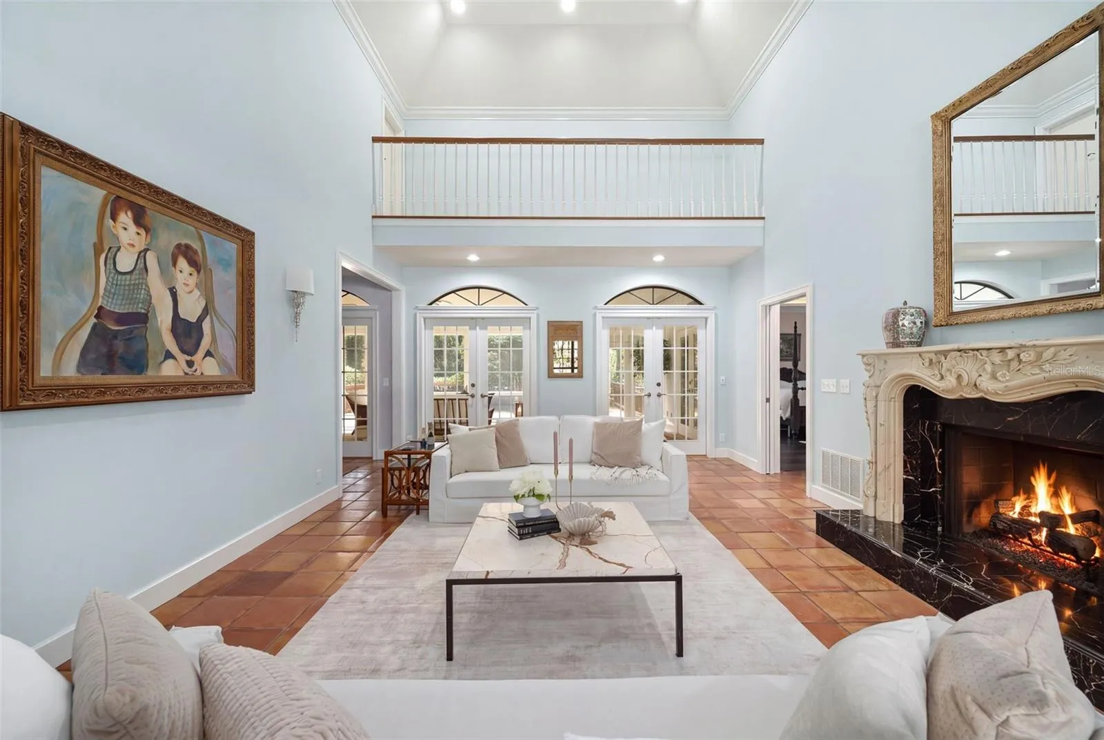 Great room with 20' ceilings